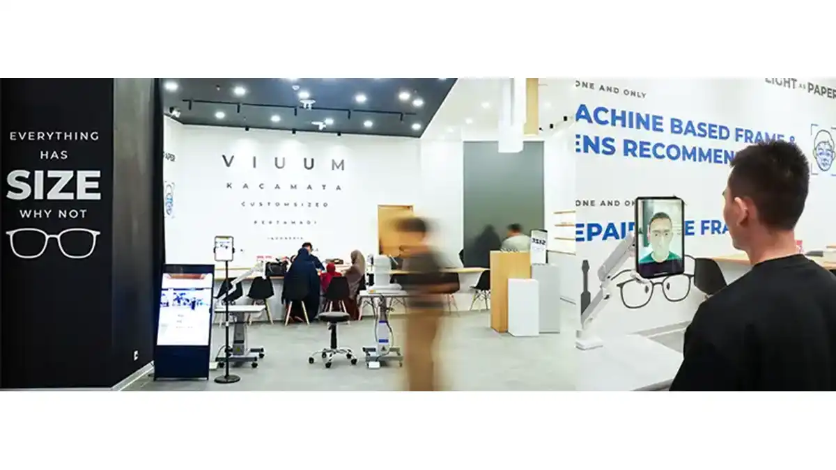 tampilan interior toko VIUUM Eyewear Living World Grand Wisata Bekasi yang simple, modern dan high technology